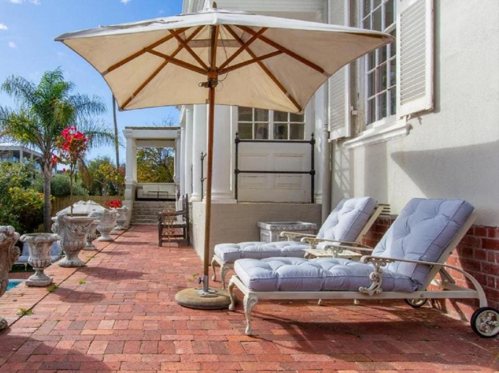 Rhonda's Manor Boutique Guesthouse - View 5