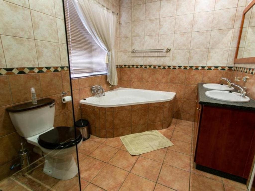 Royl Court Guesthouse - View 3