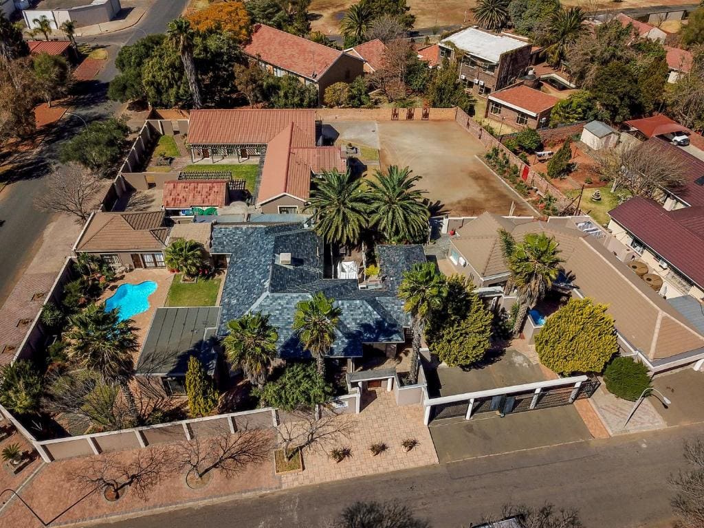 Royl Court Guesthouse - Main view
