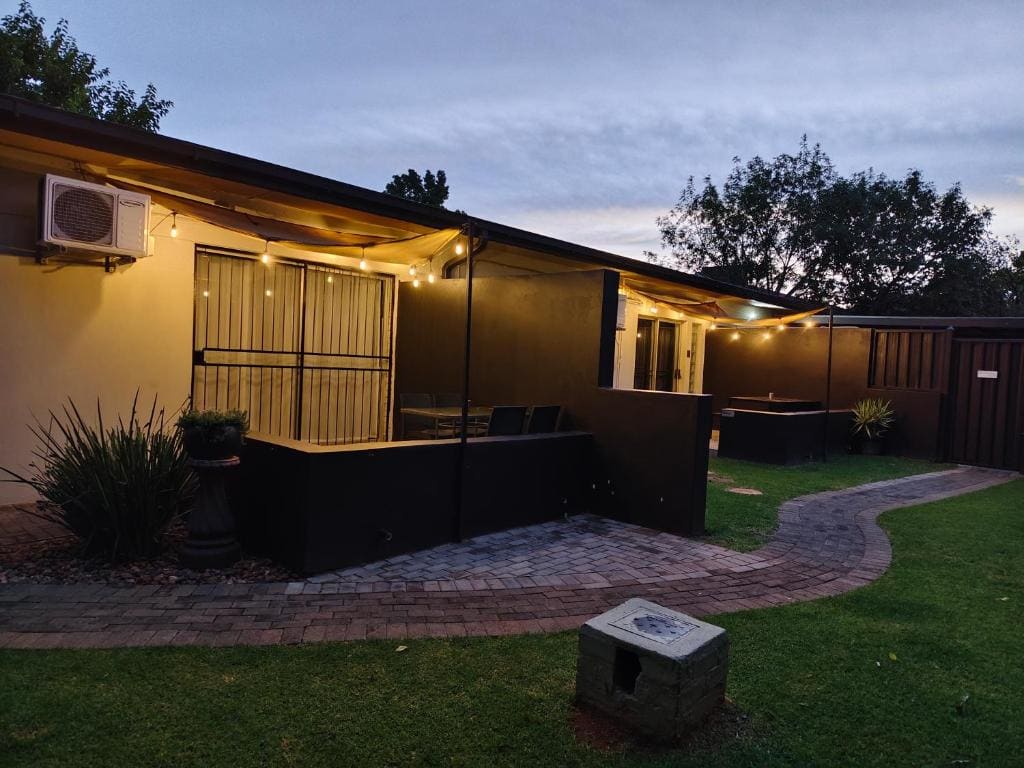 Seasons Inn Self-catering guesthouse - Main view