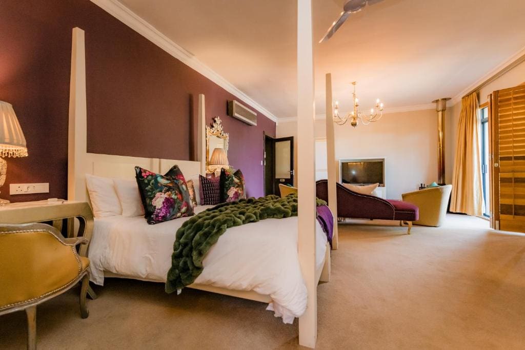 SW1 Lodge - View 2