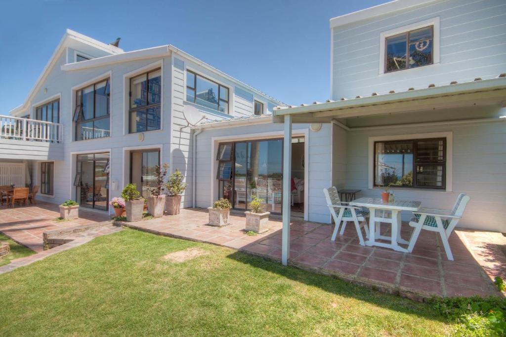 The Lookout Guest House - Main view