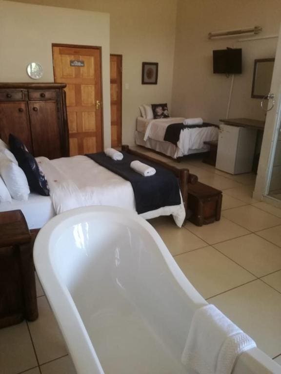 Tzaneen White House Lodge - View 3