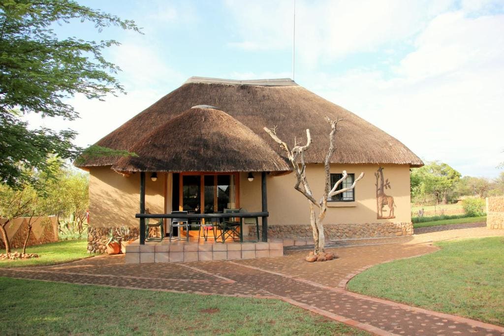 Ukutula Lion Lodge - View 3