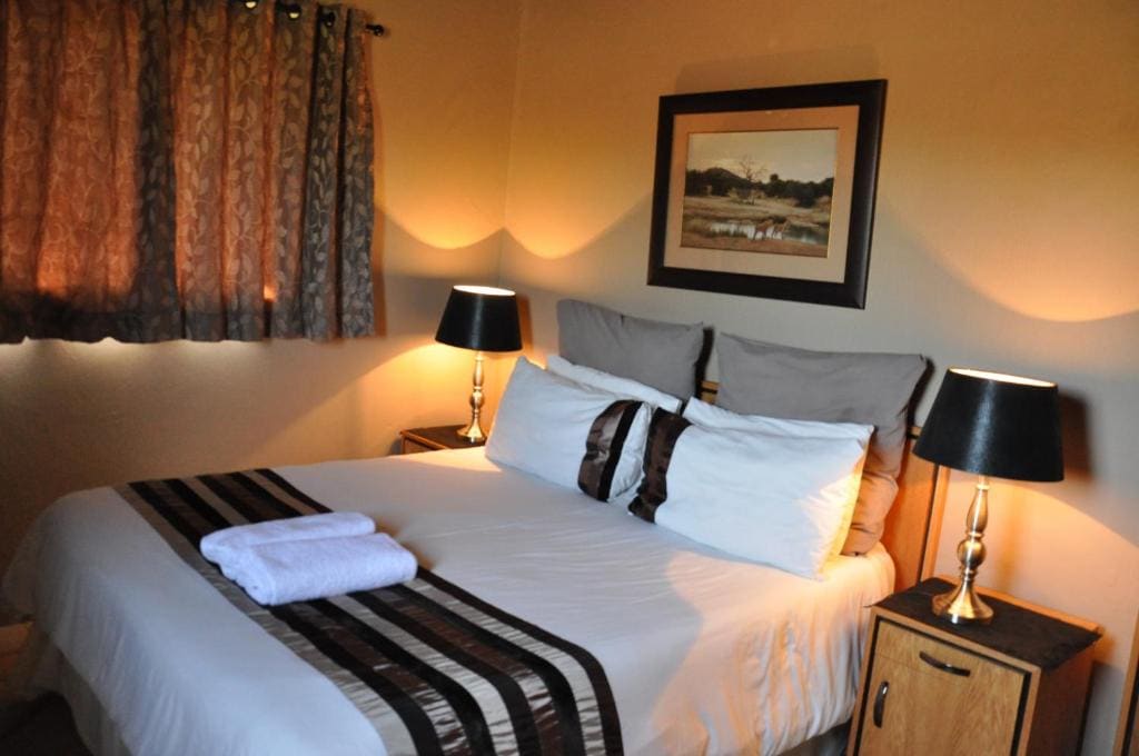 Ukutula Lion Lodge - View 5