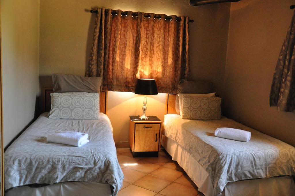 Ukutula Lion Lodge - View 4