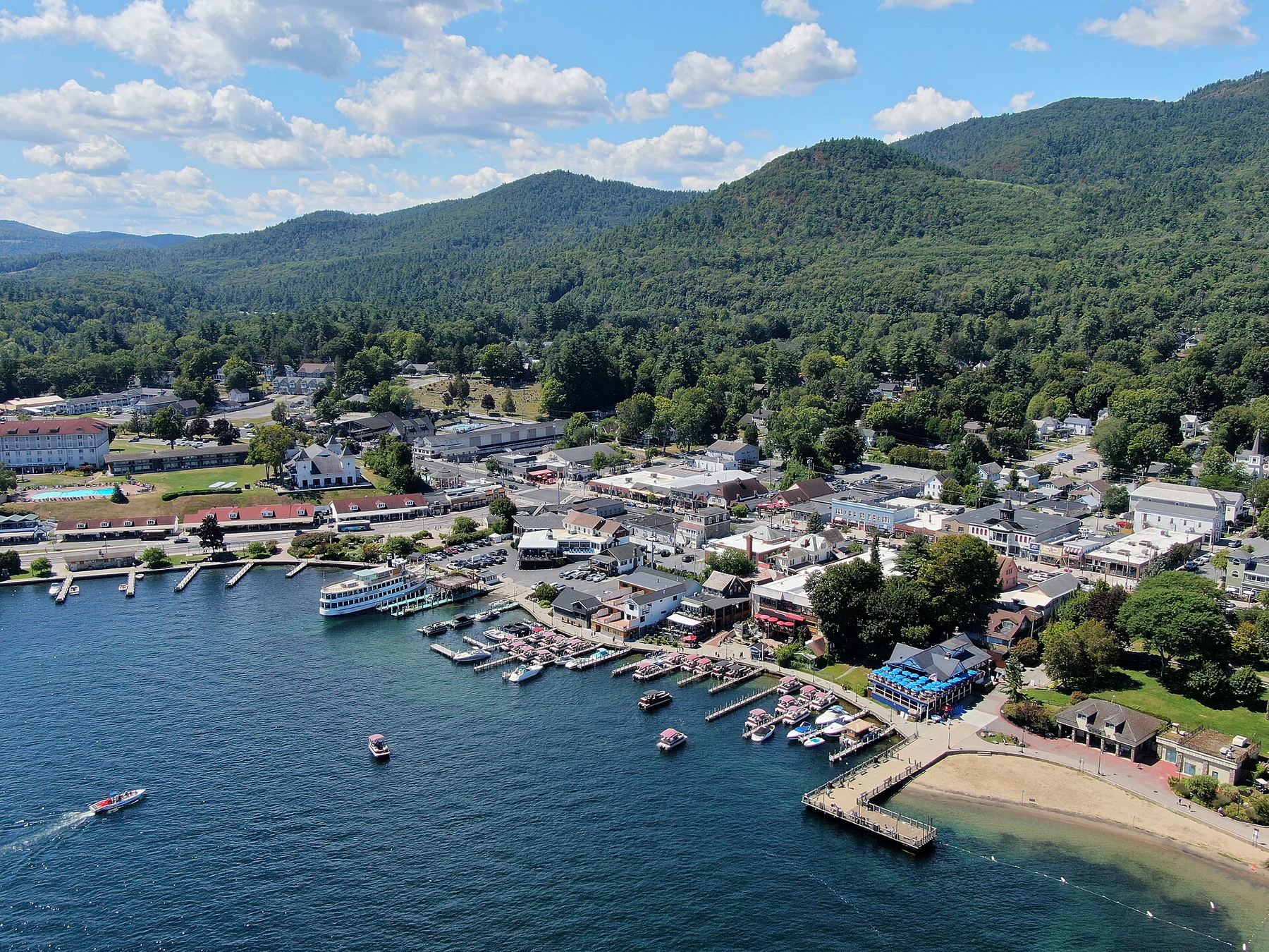 Una veduta di Lake George