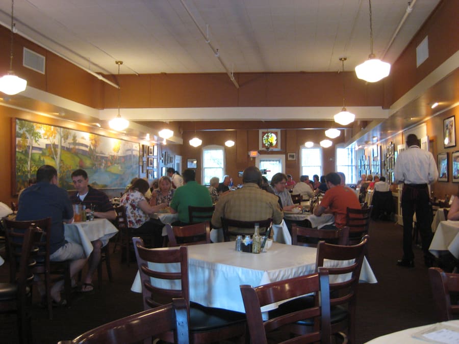 Southern staple dishes including fried chicken and mac and cheese.