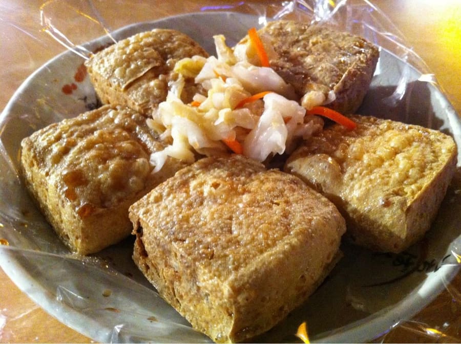 Crispy black stinky tofu soaked in garlic broth and pickled chili sauce.