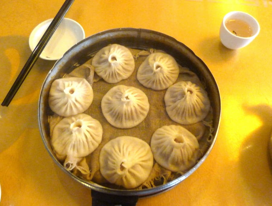 Tianmu Lake fish head soup served in traditional ceramic clay pots.