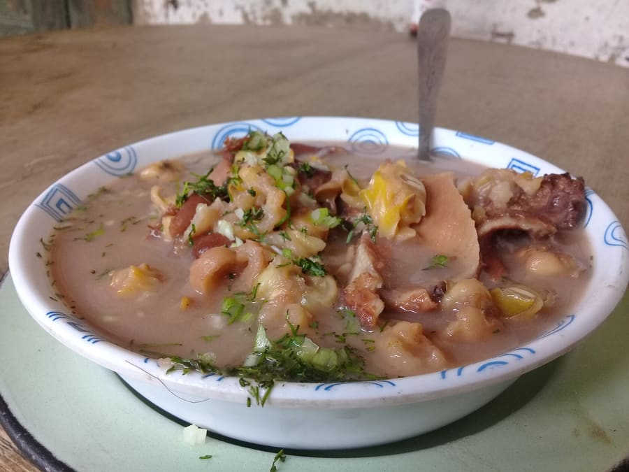 Mute cucuteño served hot with fresh avocado, arepa, and lime.