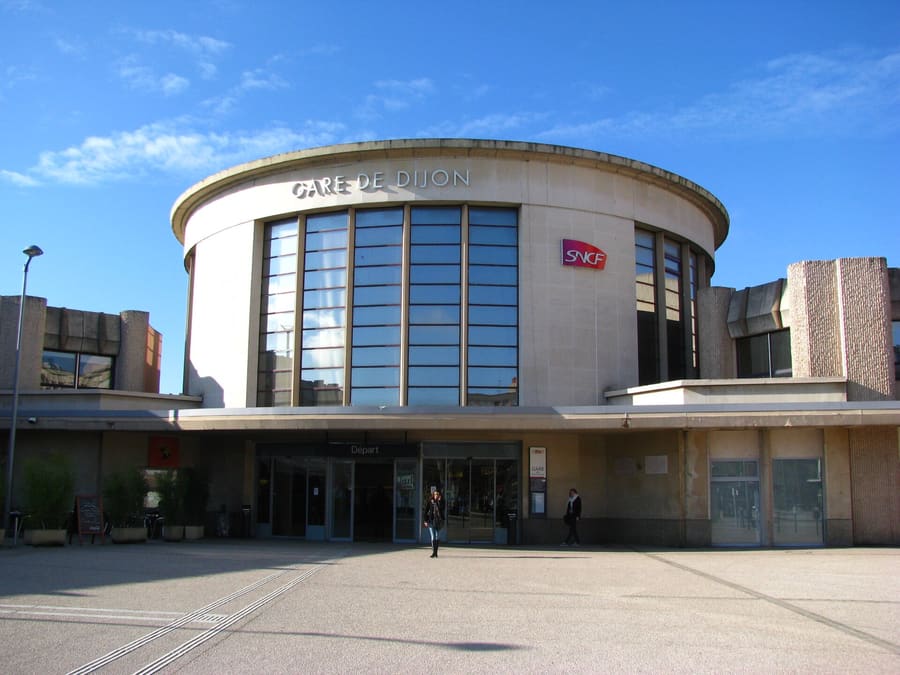 Gare & Faubourg Raines