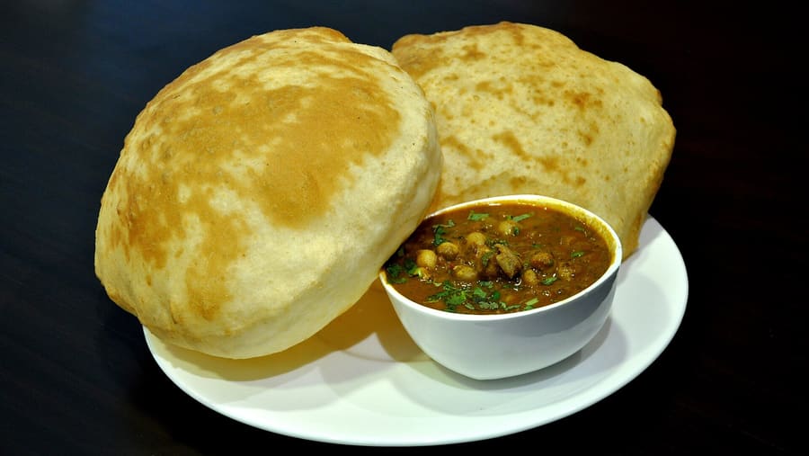 Freshly fried kachoris served with spicy potato curry in Old Faridabad.