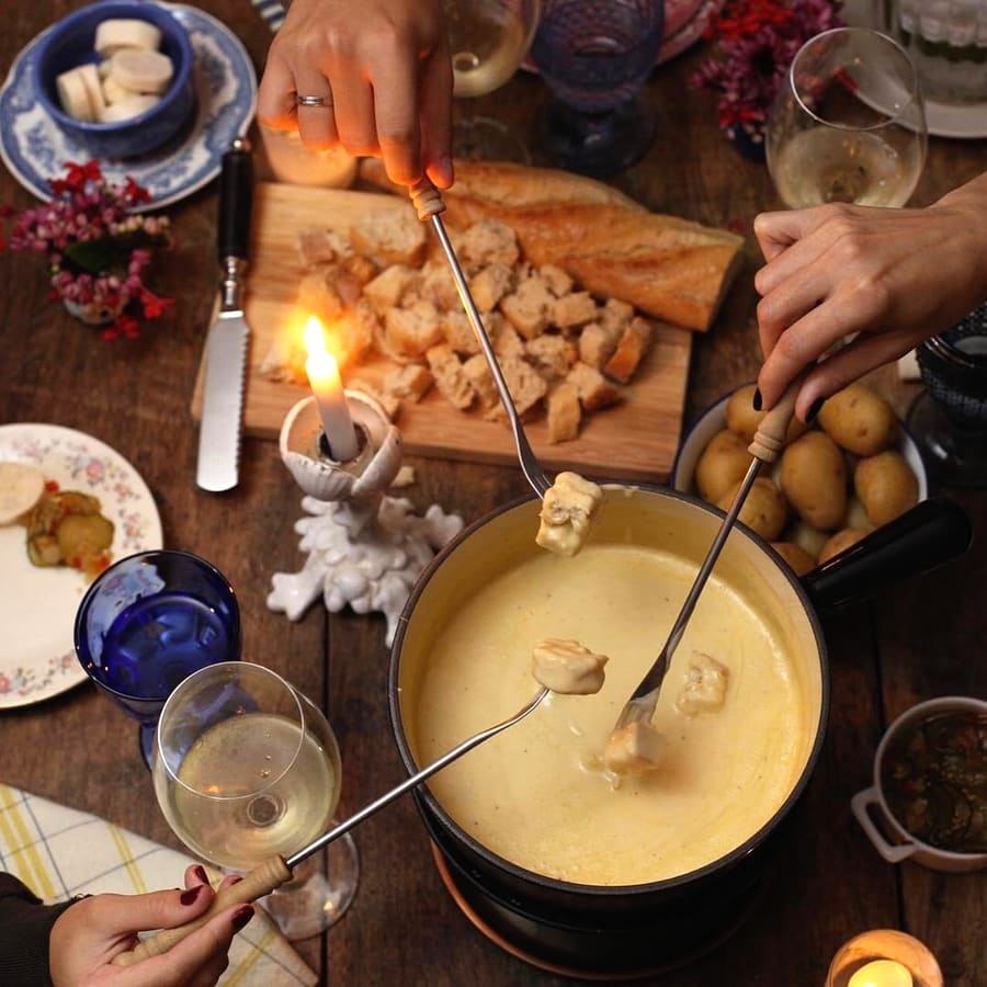 A traditional three-course fondue sequence served in Gramado.