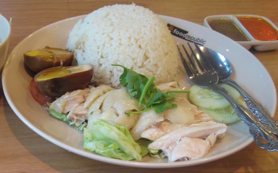 A hot bowl of Zaobocu sour seafood noodle soup.