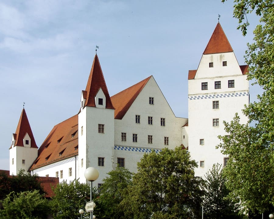 Neues Schloss & Armeemuseum