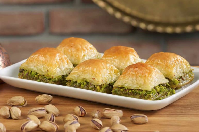 Freshly layered pistachio baklava served at Karaköy Güllüoğlu.