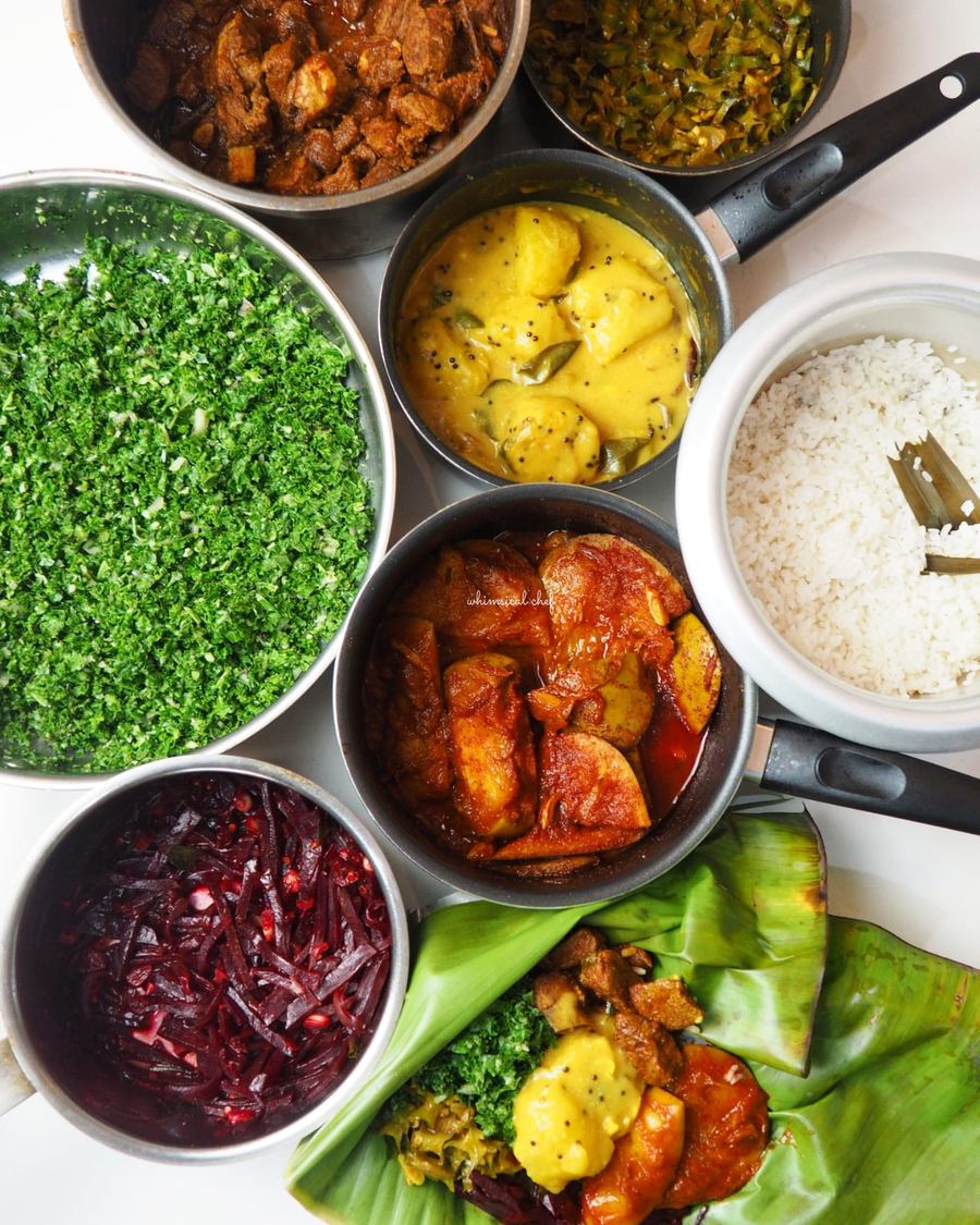 Midday rice and curry spread featuring polos (tender jackfruit) and dhal.