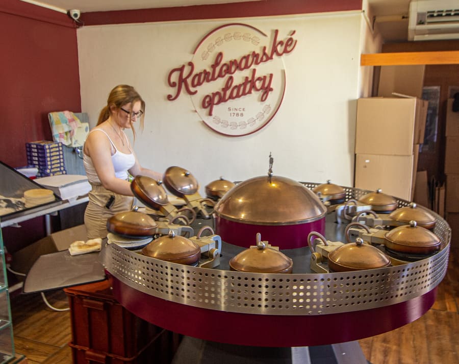 Warm Karlovarské oplatky are handed out freshly toasted at colonnade stands.