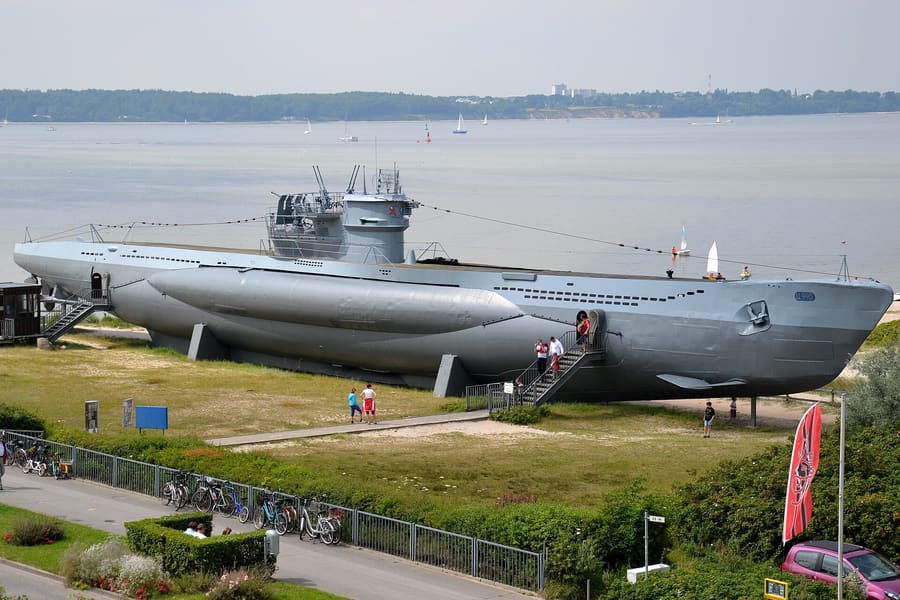 Submarine U-995