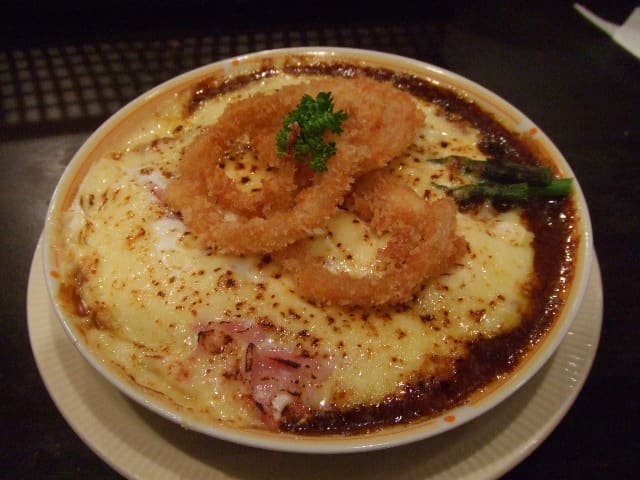 Mojiko Yaki Curry, baked with rice, curry sauce, cheese, and an egg.