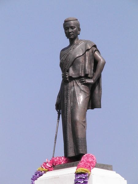 Thao Suranari Monument