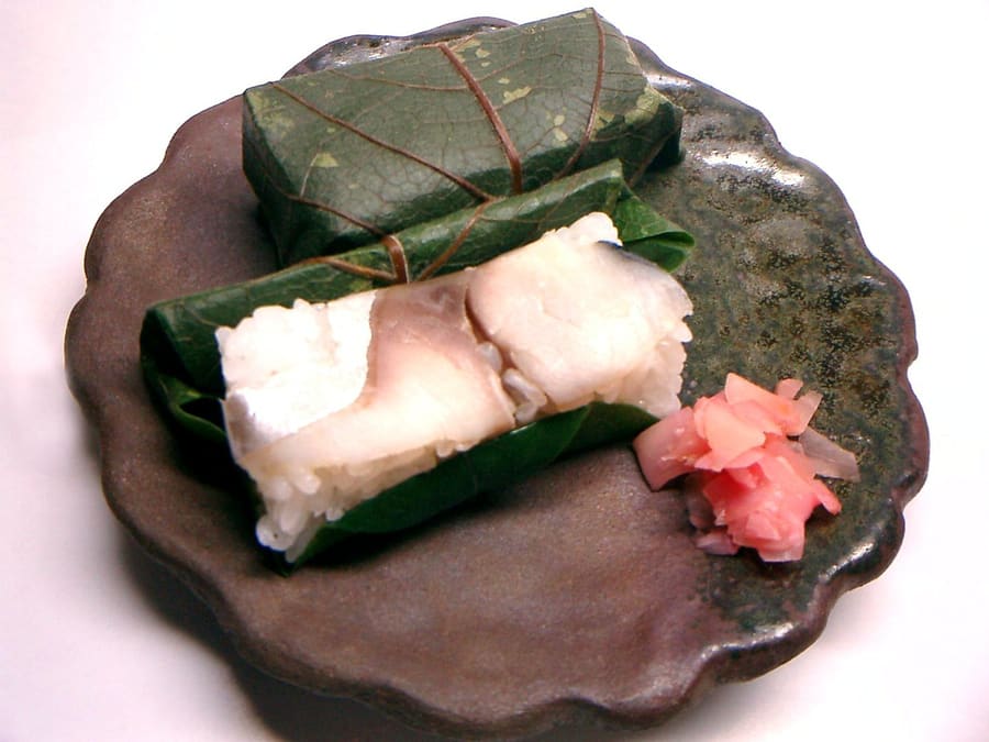 Kakinoha-zushi wrapped in persimmon leaves, sold across shops near Kintetsu-Nara Station.