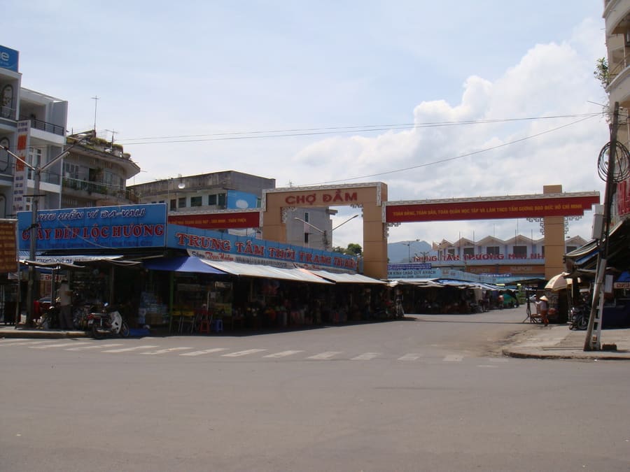 Dam Market