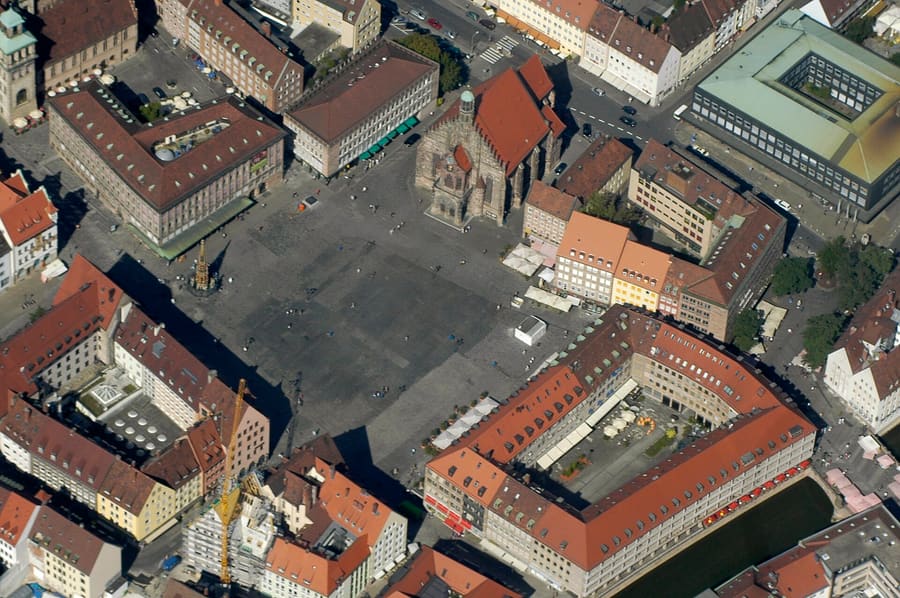Hauptmarkt & Schöner Brunnen