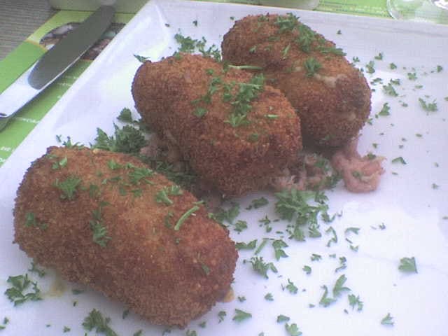 Freshly fried garnaalkroketten served with fried parsley on the Oostende harbourfront.