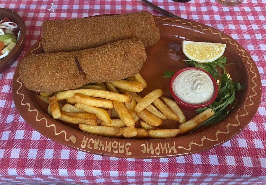 Podgorički popeci served with French fries and tartar sauce.