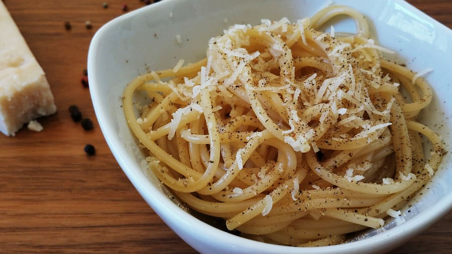 Tonnarelli cacio e pepe served in a traditional Roman trattoria.