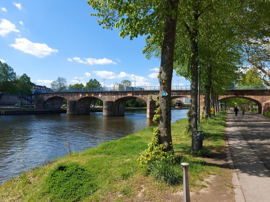 Alte Brücke & Saar Riverfront