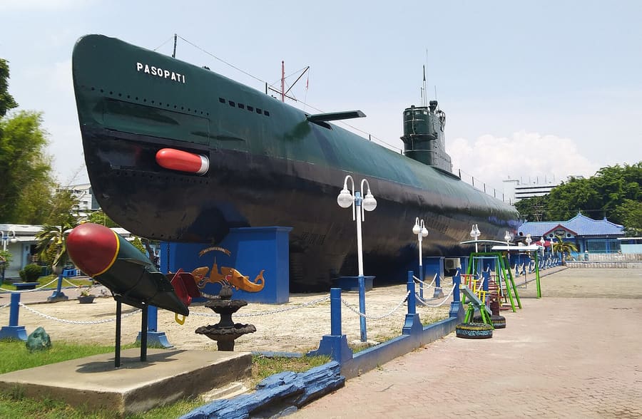 Submarine Monument (Monkasel)