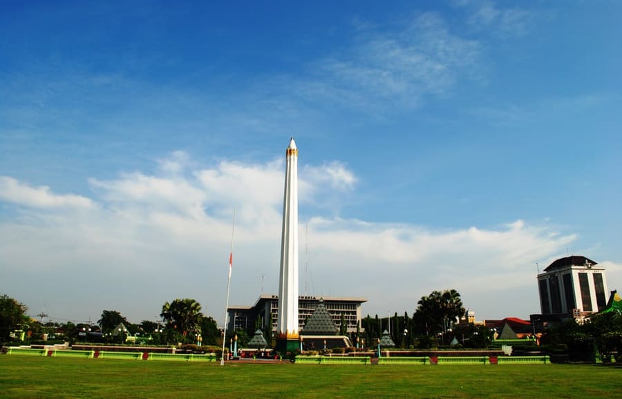 Heroes Monument (Tugu Pahlawan)