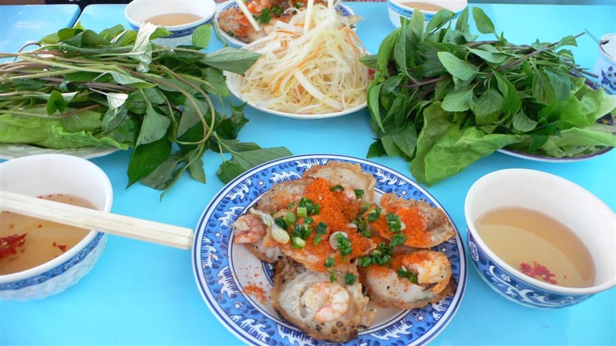 Banh khot Goc Vu Su serves fried mini pancakes topped with fresh shrimp.
