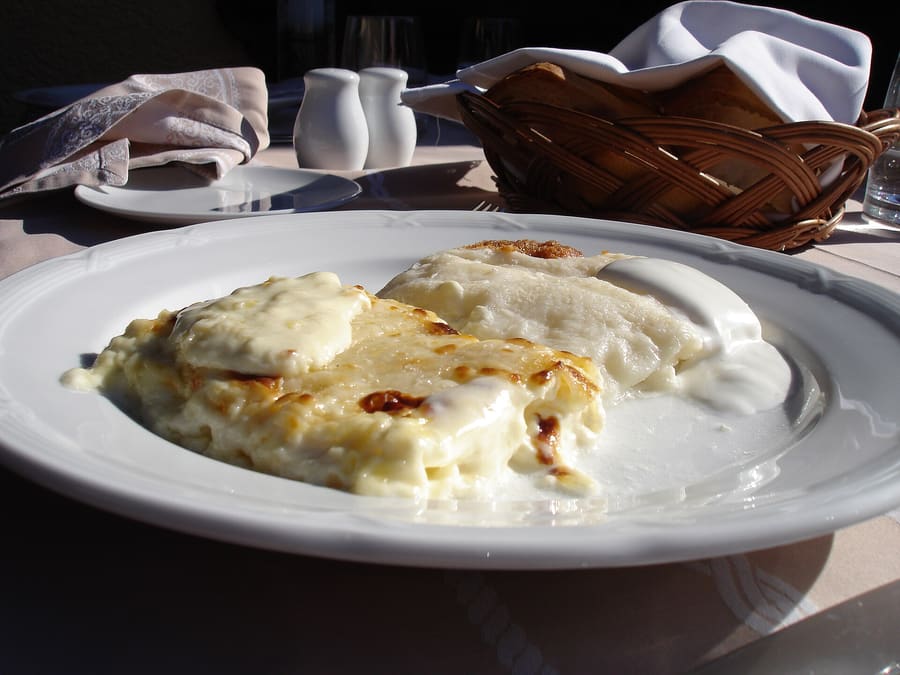 Freshly baked štrukli served hot in a traditional ceramic dish.