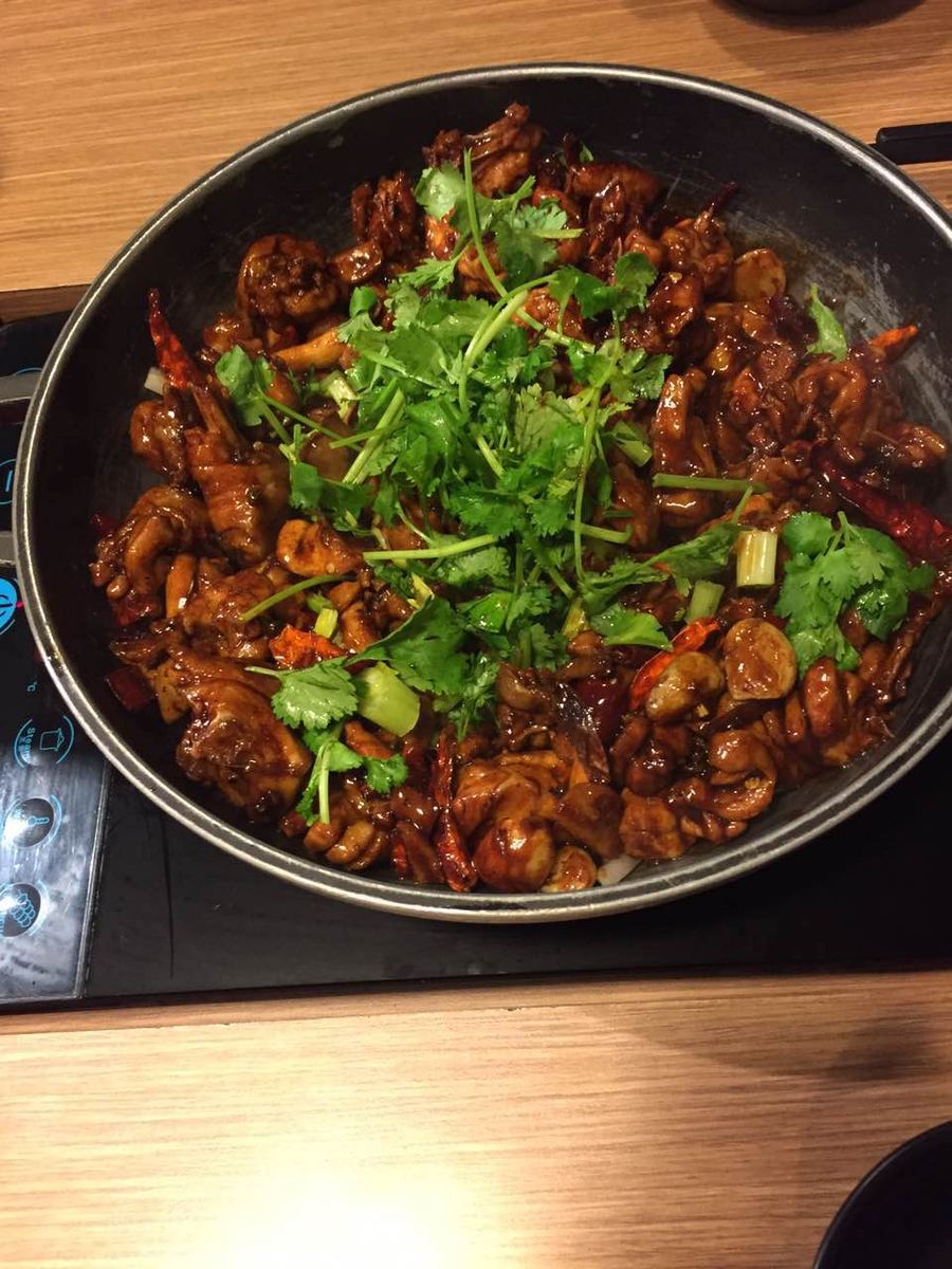 A traditional hot dry-pot Sanxiaguo filled with seasoned meats and chili oil.