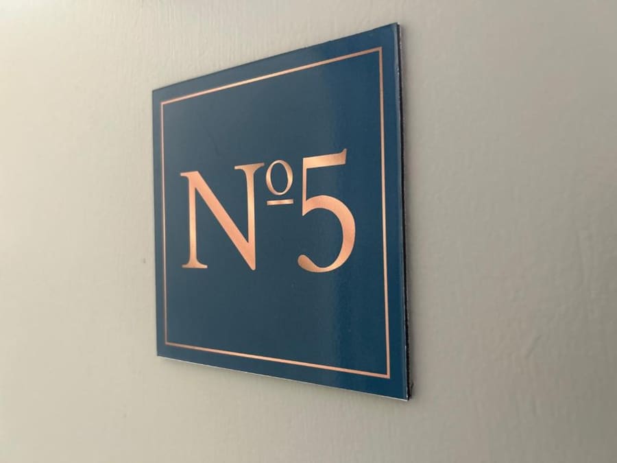 Hotel No5, Beachfront with Free Private Car Park