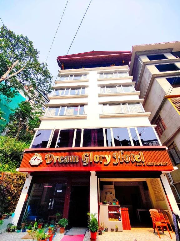 Jo'stel Dream Glory Hotel and Bar - Near MG Marg