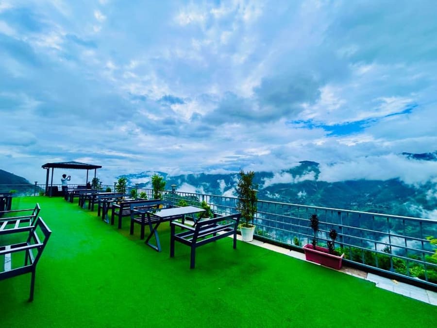 The Edge Vista A Luxury Rooms With Mountain View & Balcony
