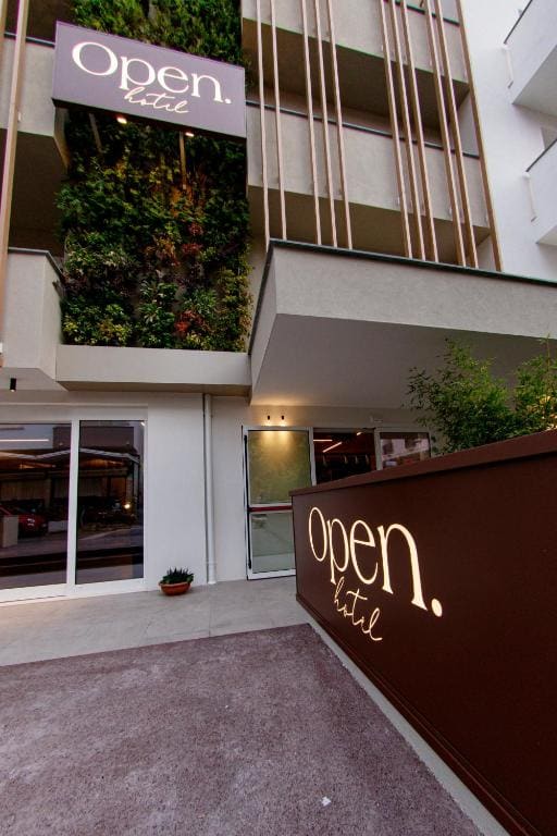 Open Hotel