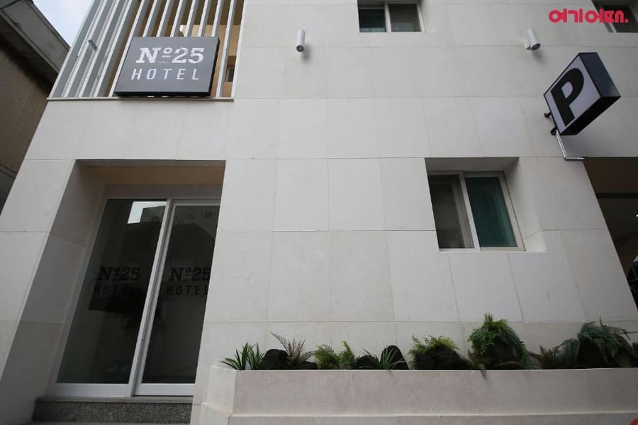 Number 25 Hotel