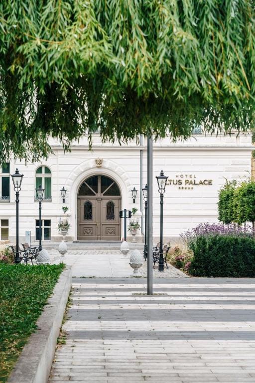 Hotel Altus Palace - Destigo Hotels