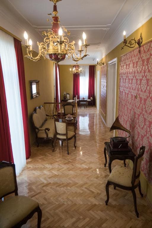 Center Deluxe Garni Hotel