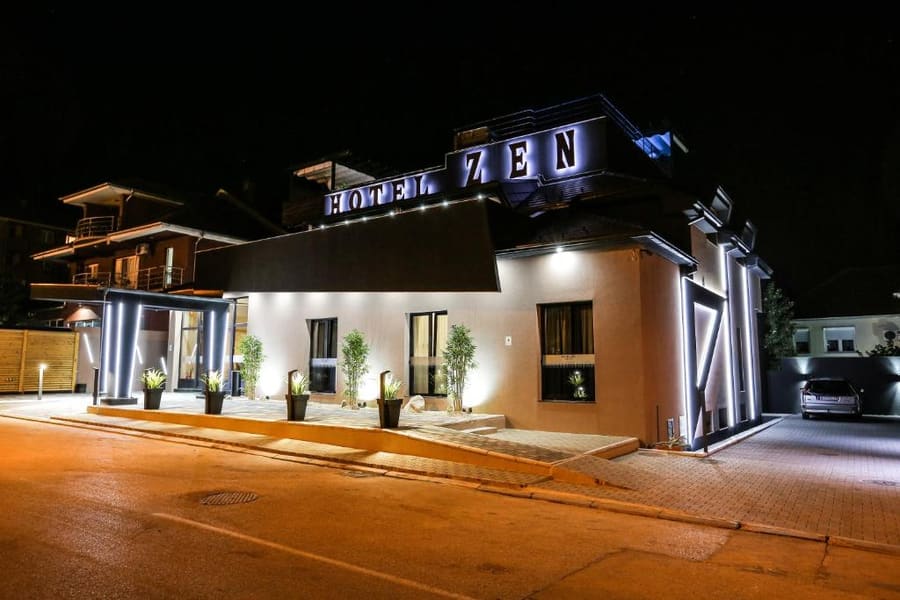 Garni Hotel Zen free parking