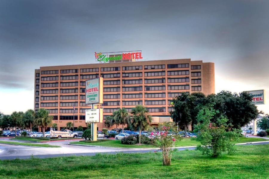 MCM Eleganté Hotel & Conference Center