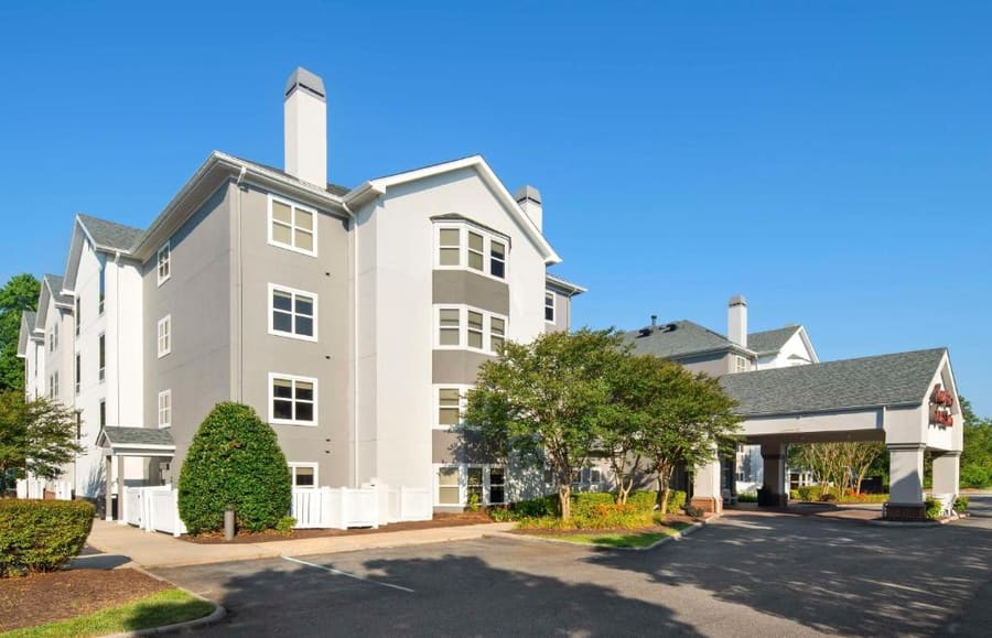 Hampton Inn & Suites Newport News-Airport