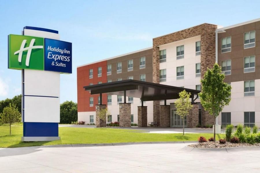 Holiday Inn Express & Suites Fresno Airport by IHG