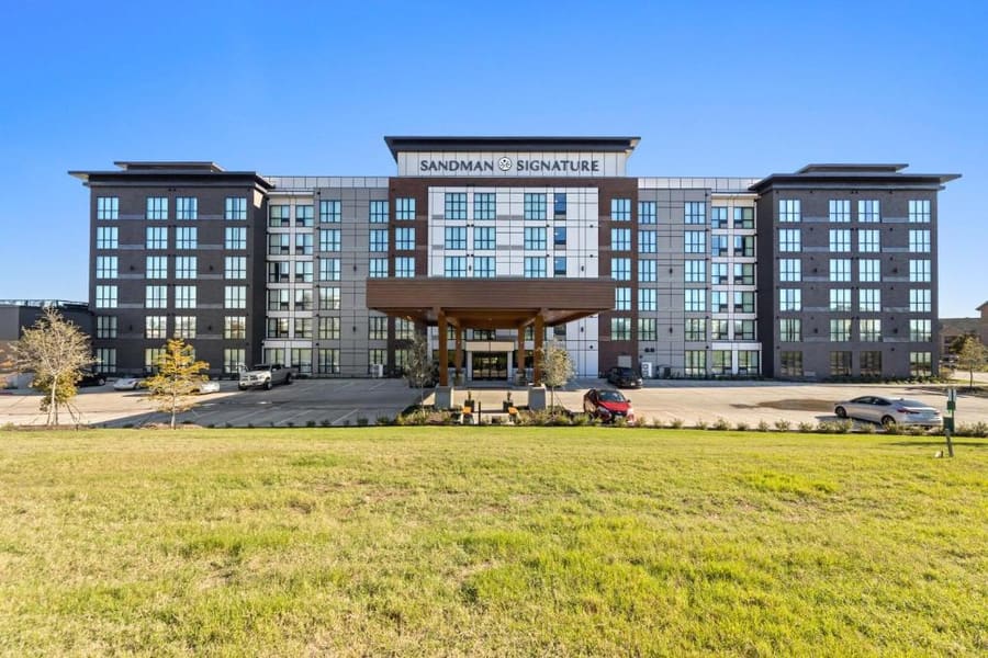 Sandman Signature Dallas Las Colinas Hotel & Suites